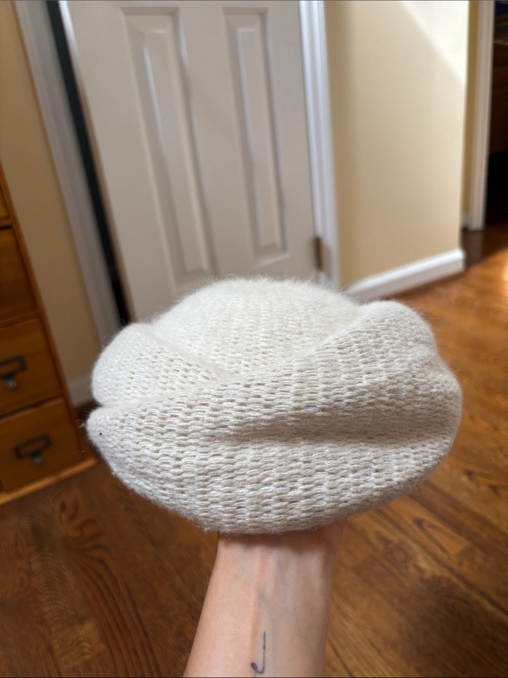 Cozy Cream Knit Beret made in england Britain true vintage winter knit